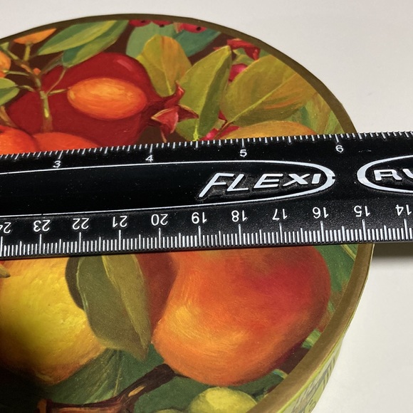 HARRY & DAVID BEAUTIFUL FESTIVE ROUND BOX FILLED WITH 24 TEA LIGHTS - Picture 8 of 8